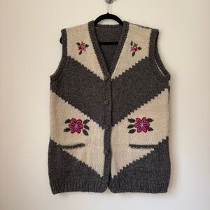 Vintage Handmade Heavy Knit Sweater Vest 100% Wool Grey and White with Flowers L